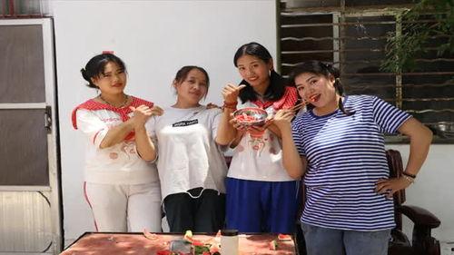 姐妹吃瓜短剧免费观看,免费畅享欢乐时光